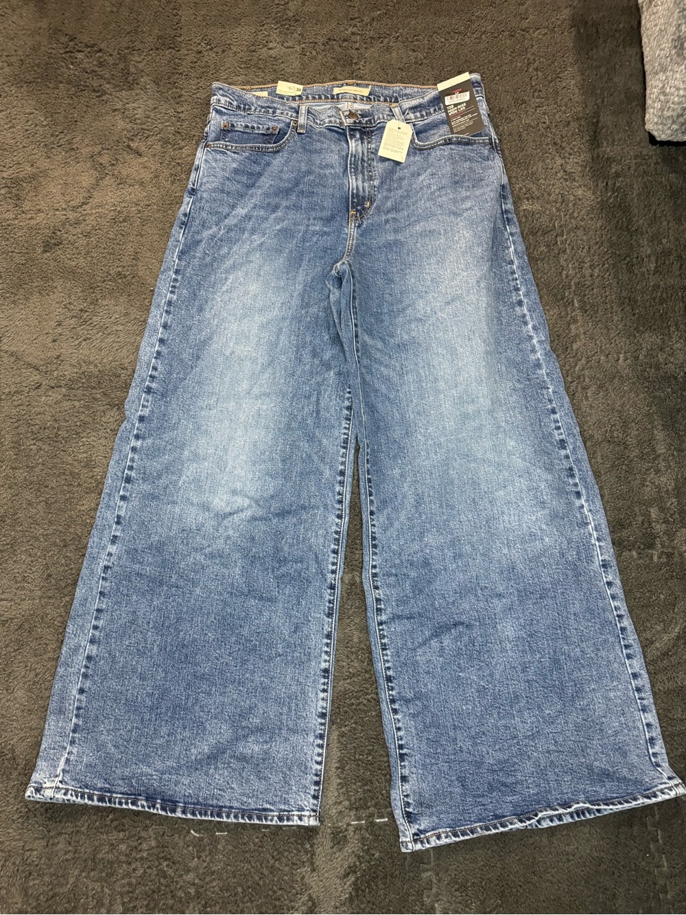 Levi’s Women’s 728 High Rise Wide Leg Jeans - Blue Wash Size 33x32 NWT